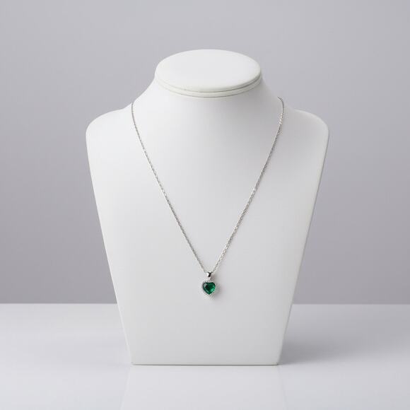 Elegant Green Heart Pendant Necklace – Silver Tone – Adjustable 16” + 2” - Picture 4 of 8